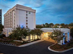 Holiday Inn Express & Suites Charleston DWTN -Westedge, an IHG Hotel