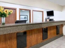 Days Inn & Suites by Wyndham Des Moines Airport
