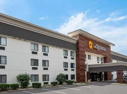 La Quinta Inn by Wyndham Indianapolis Airport Executive Dr