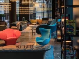 Motel One Berlin-Alexanderplatz Accommodation Rooms