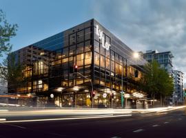 LyLo Auckland Hotel Accommodation Rooms