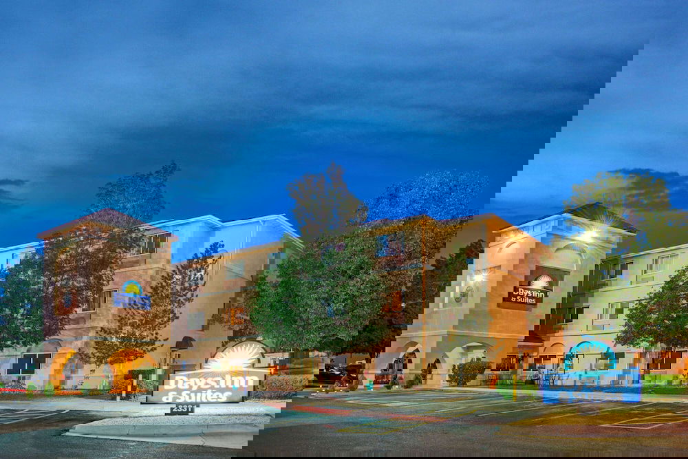 Days Inn & Suites By Wyndham Airport Albuquerque - thumb 0