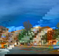 Days Inn  Suites by Wyndham Airport Albuquerque - Accommodation Rooms