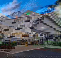 La Quinta Inn  Suites by Wyndham Bonita Springs Naples N. - Accommodation Rooms