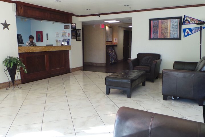 Baymont By Wyndham Arlington At Six Flags Dr - thumb 7