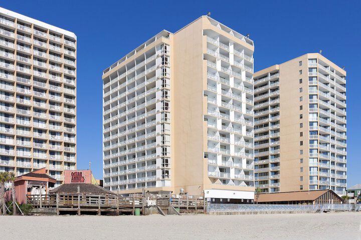 Sands Ocean Club Resort - thumb 2