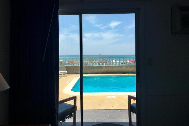 Southern Breeze Oceanfront Motel - thumb 4