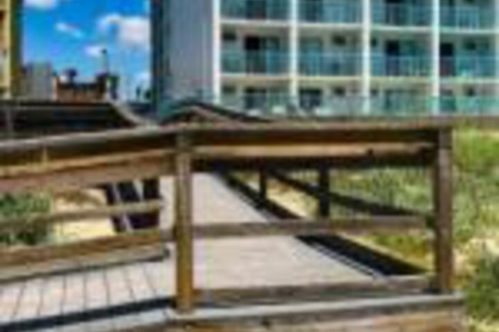 Southern Breeze Oceanfront Motel - thumb 0