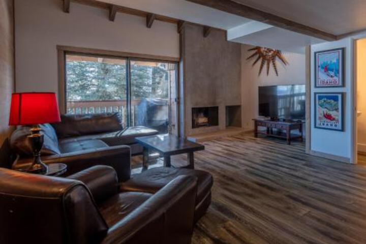 Newly Remodeled Ski In / Out Condo On Dollar Mountain - thumb 0
