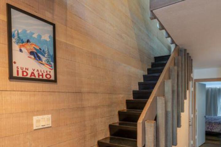 Newly Remodeled Ski In / Out Condo On Dollar Mountain - thumb 3