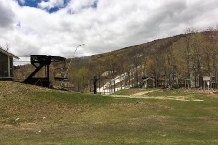 Ski In Ski Out 2 Br Condo With View Of Ski Lift! Condo - thumb 1