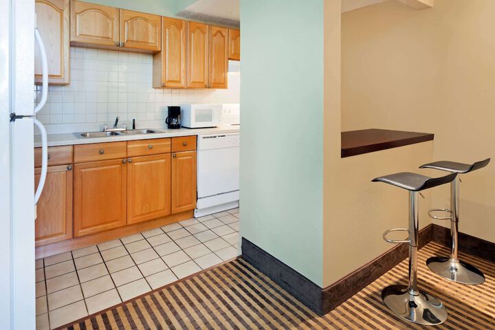 Howard Johnson By Wyndham Arlington Ballpark / Six Flags - thumb 5