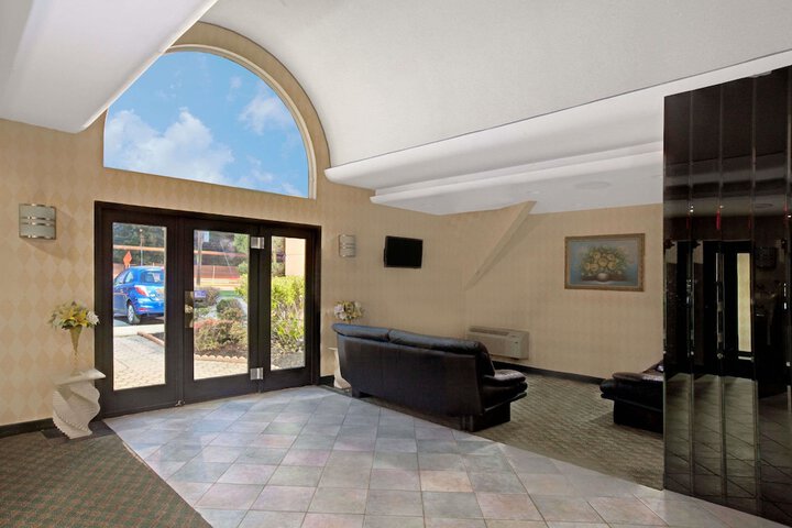 Ramada By Wyndham Parsippany - thumb 2