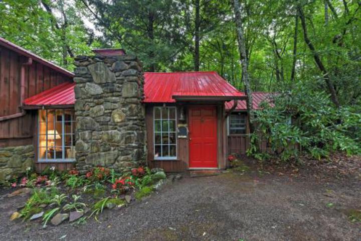 Serene Creekside Cottage Near Asheville W / Fire Pit - thumb 5