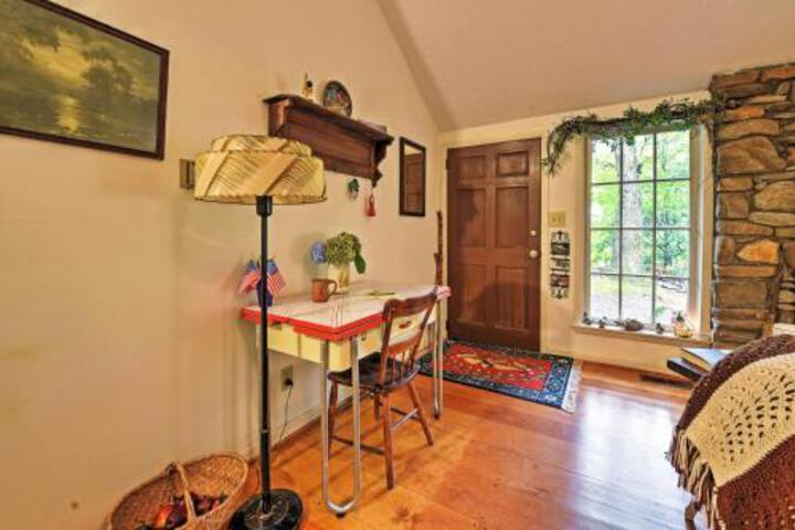 Serene Creekside Cottage Near Asheville W / Fire Pit - thumb 3