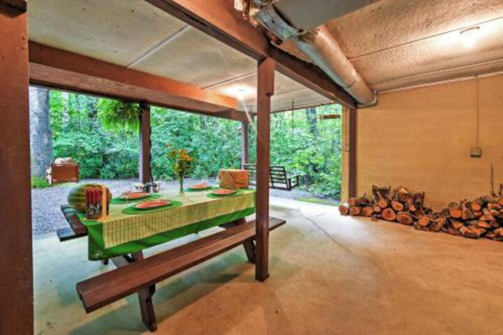 Serene Creekside Cottage Near Asheville W / Fire Pit - thumb 0