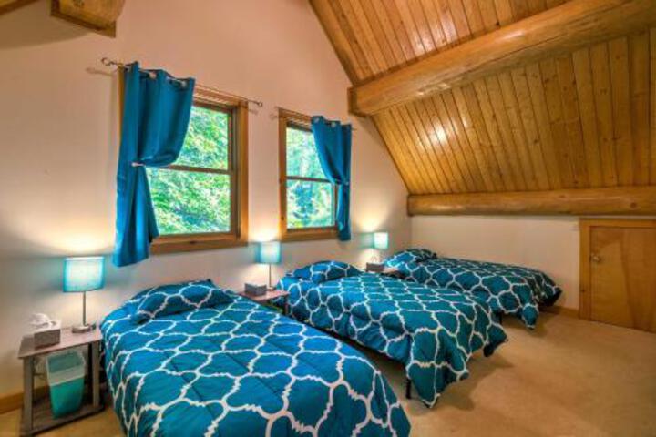 Upper Lodge Brevard Cabin On 80 Acres W / Pool! - thumb 3