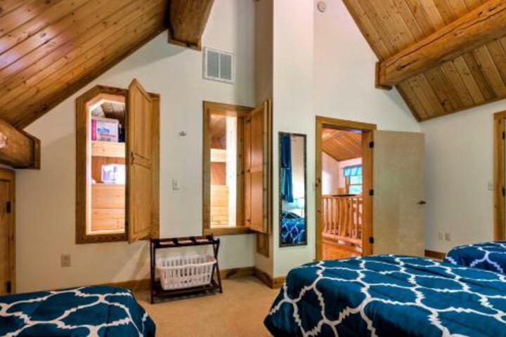 Upper Lodge Brevard Cabin On 80 Acres W / Pool! - thumb 2