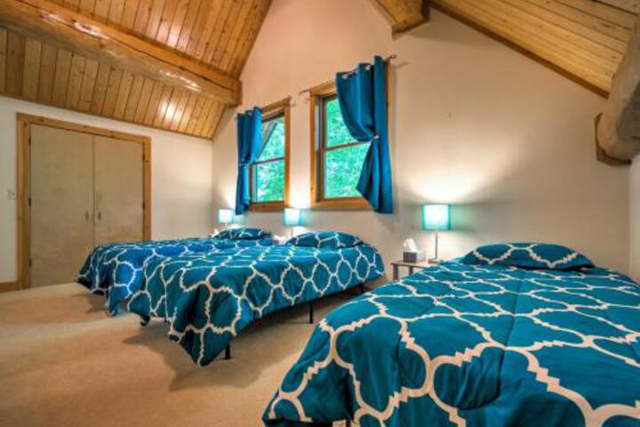 Upper Lodge Brevard Cabin On 80 Acres W / Pool! - thumb 5