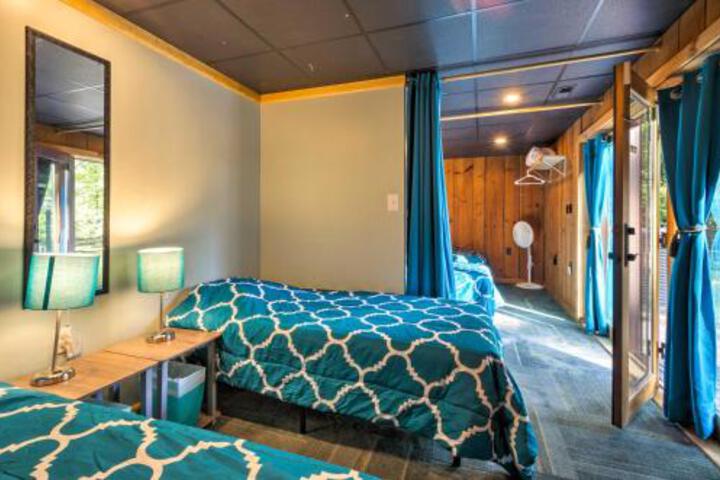Upper Lodge Brevard Cabin On 80 Acres W / Pool! - thumb 4