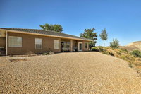 NEW Cozy Home w / Patio 30 Mins to Zion Nat. Park