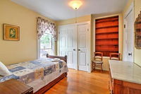 Spacious Rutland Townhome w / Fire Pit Walk to Town