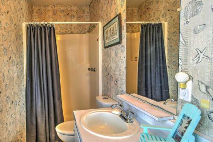 Nautical Oceanfront Beach House In Oak Island! - thumb 3