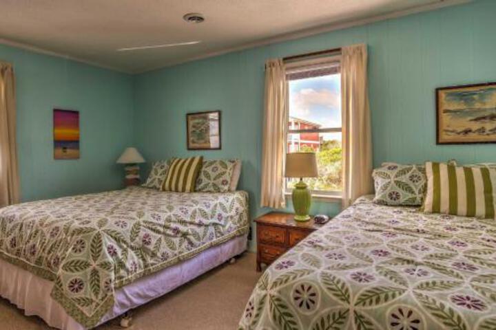 Nautical Oceanfront Beach House In Oak Island! - thumb 4