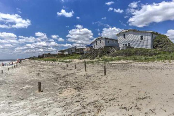 Nautical Oceanfront Beach House In Oak Island! - thumb 6