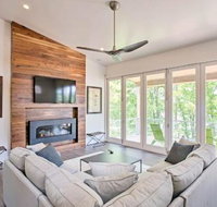 Modern Lakefront Home w / Dock 8 Mi to Cashiers - Accommodation Rooms