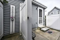 Upper Cape Cod Bayfront House Walk to Beach