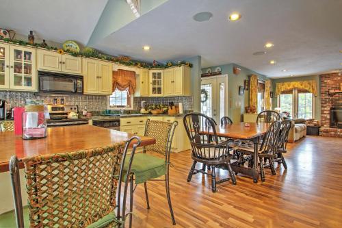 Charming 3BR Center Ossipee Home W / Fire Pit! - thumb 0