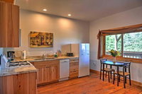 R Lazy S Inn Apt by Airport 30 Min. to Whitefish