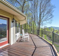 Charming Burnsville Apartment with Stunning Views - Accommodation Rooms