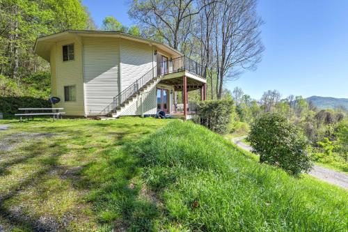 Charming Burnsville Apartment With Stunning Views! - thumb 3