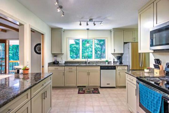 Private Home W / Hot Tub 13 Miles To Dtwn Asheville - thumb 0