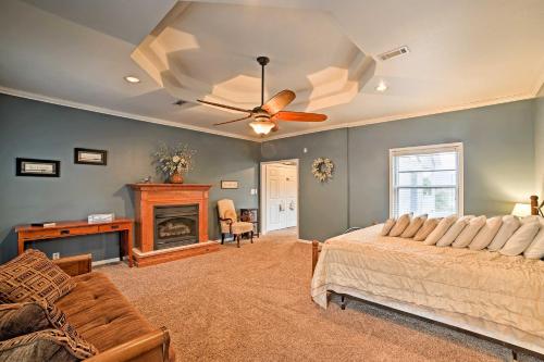 Huge Beaver Lake House W / Private Dock & Fire Pit! - thumb 6