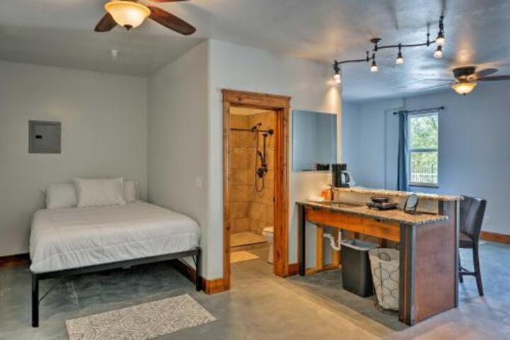 Central Lava Hot Springs Studio W / Deck & Views! - thumb 1