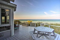 Lakefront Montague Cottage w / Grill Steps to Beach