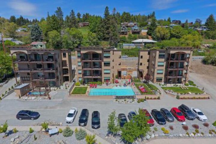 Bright Manson Condo W / Pool & Lake Chelan Views! - thumb 0