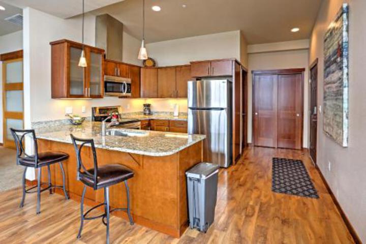 Bright Manson Condo W / Pool & Lake Chelan Views! - thumb 5