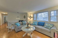 Cape Cod Home w / View  Access to Mill Pond