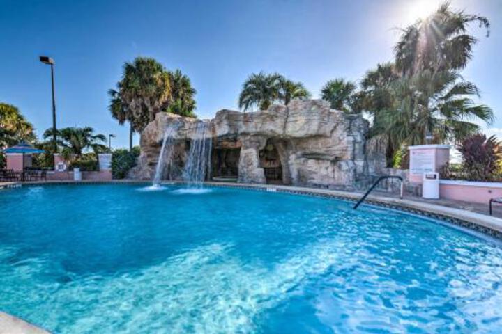 NEW Villages Home In Country Club Hills Golf Pool - thumb 3