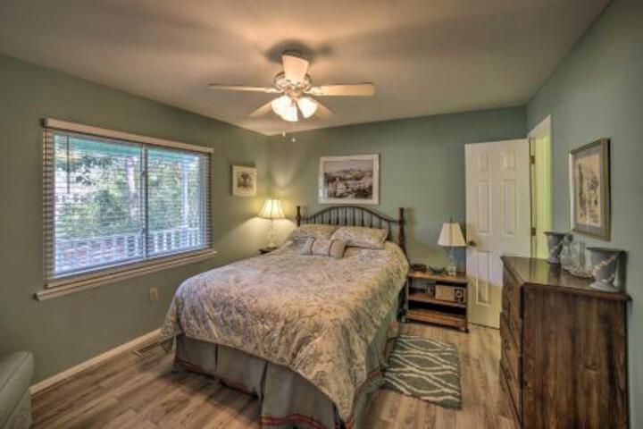 Oak Island Home With Yard 10 Min Walk To Beach - thumb 2