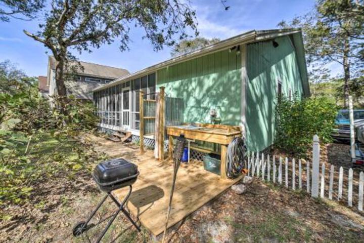 Oak Island Home With Yard 10 Min Walk To Beach - thumb 6