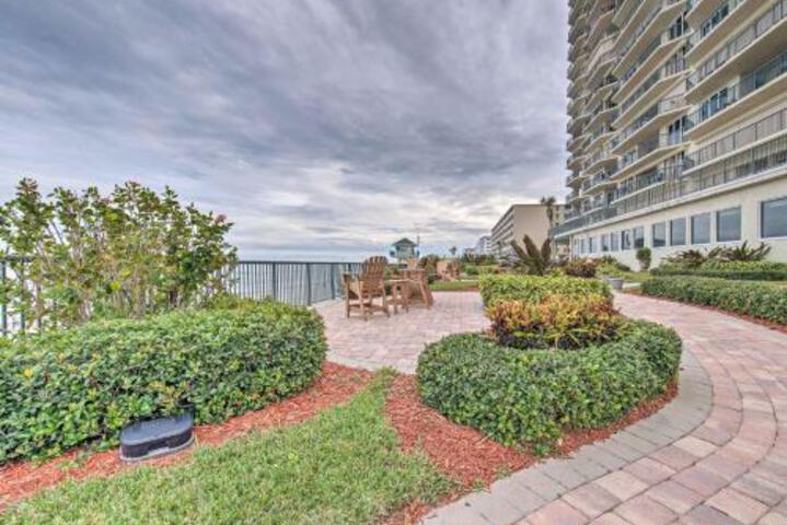 Daytona Beach Condo W / Pool 5 Mi. To Pier! - thumb 2