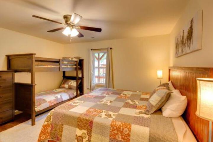 Bryson City Cabin On Tuck.River + Fire Pit! - thumb 4