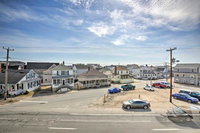 NEW Modern Hampton Beach Condo Walk to the Beach