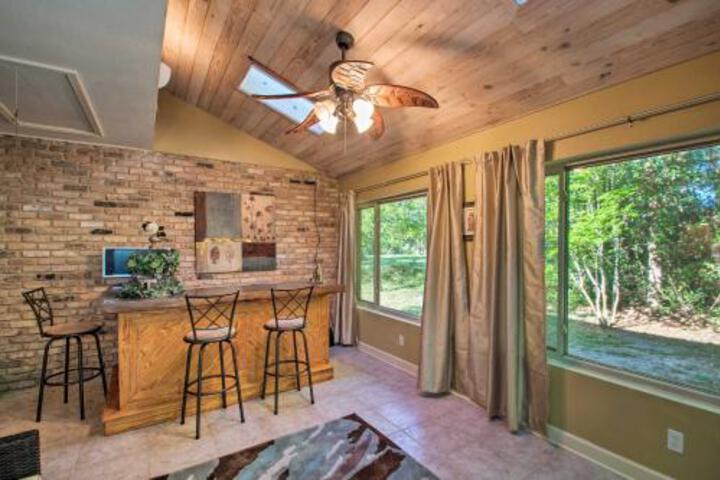 Pensacola Townhome With Patio 4 Miles To Beach! - thumb 3