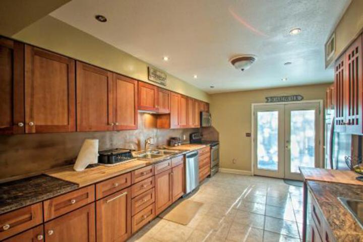 Pensacola Townhome With Patio 4 Miles To Beach! - thumb 7